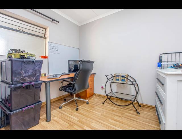 2 BEDROOM APARTMENT FOR SALE IN BARBEQUE DOWNS
